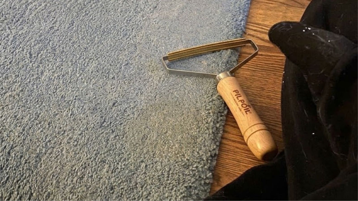 Tapis de voiture sans poils après le passage de la brosse tapis PILPOIL